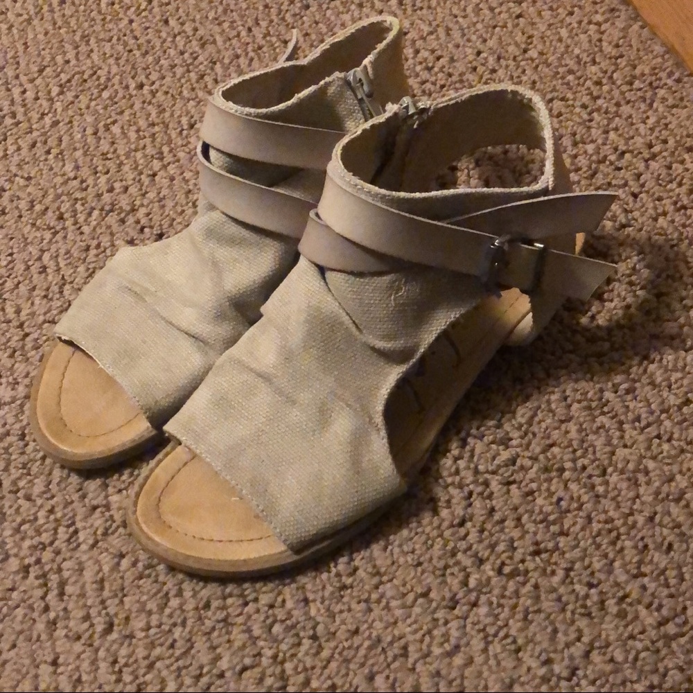 Canvas sandals